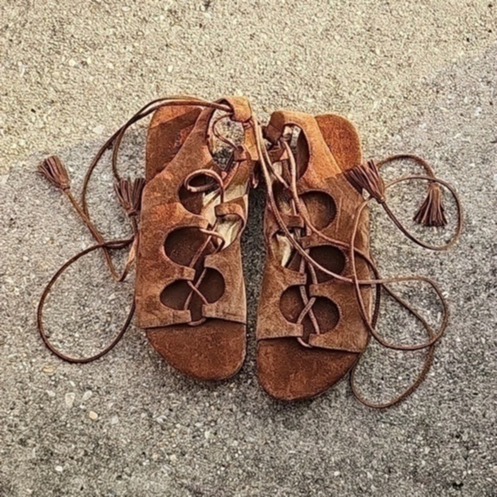 KENNELL & SCHMENGER BROWN SUEDE TIE LEG GLADIATOR SANDALS SIZE 6.5